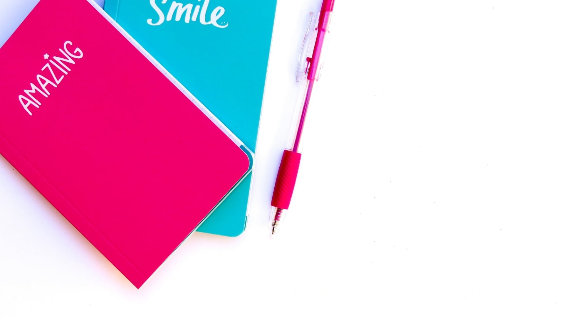 Notatnik reklamowy na biurku