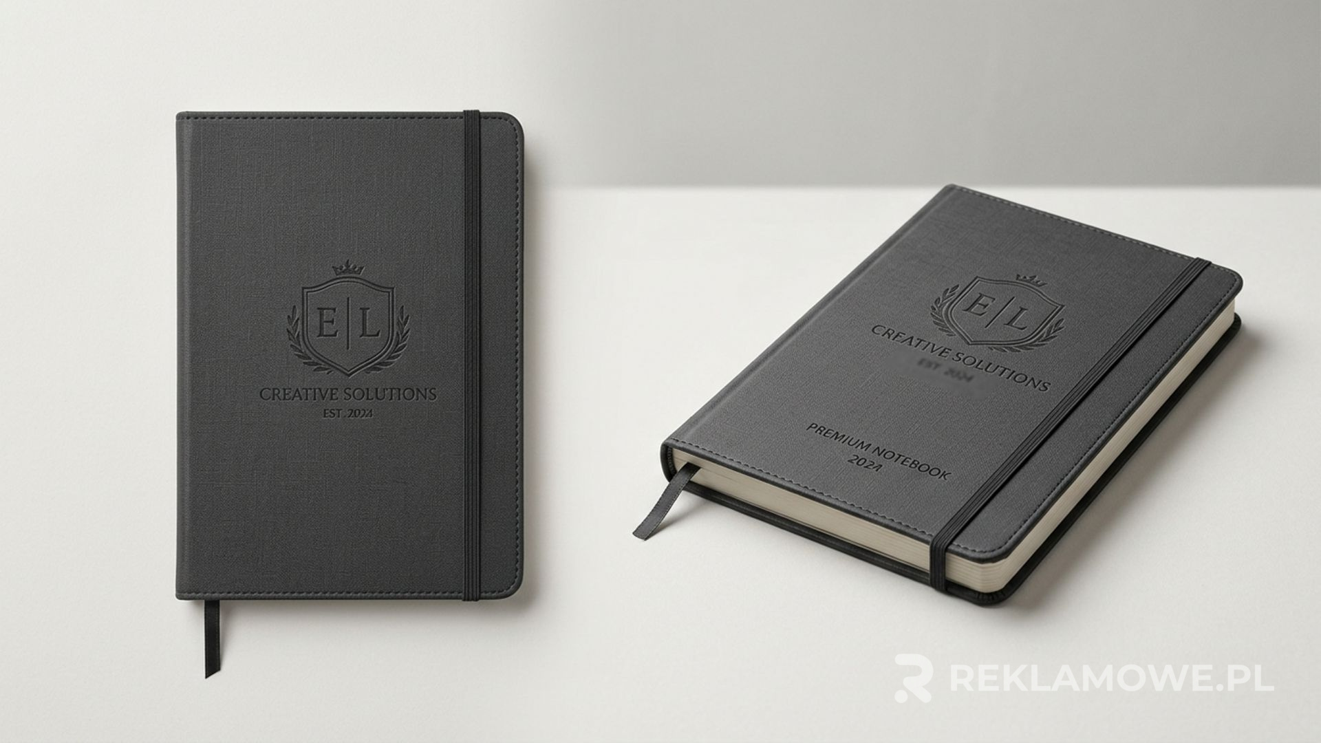 Notes reklamowy z nowoczesną technologią, połączenie analogowego i cyfrowego
