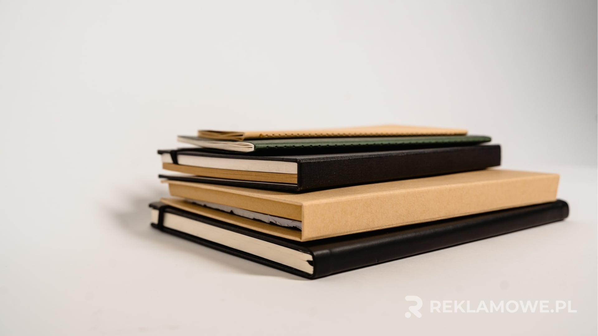 Luksusowy notes reklamowy na biurku