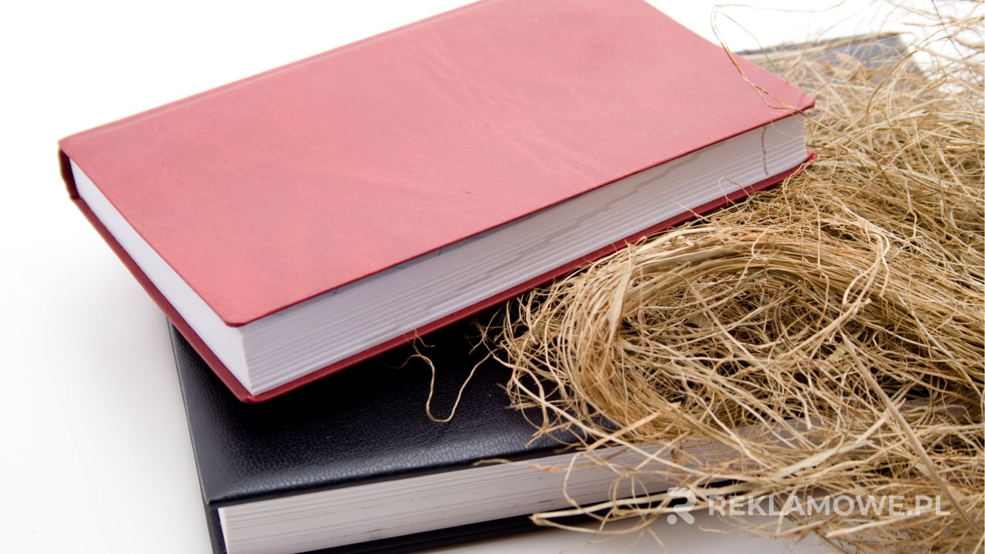 Notesy reklamowe na biurku w biurze